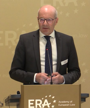 Bernhard Spiegel 